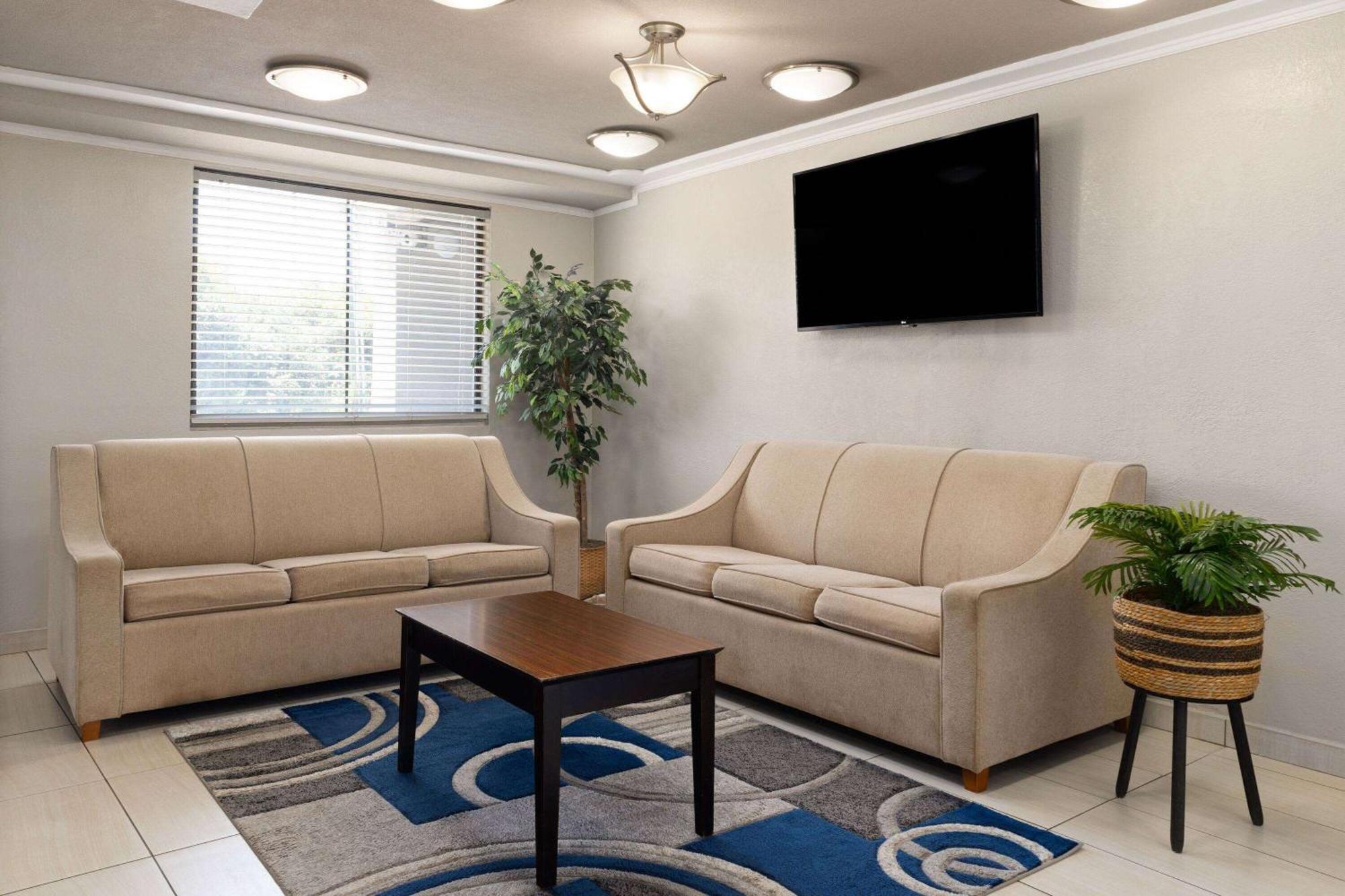 Day'S Inn & Suites By Wyndham Indianapolis Airport East Dış mekan fotoğraf