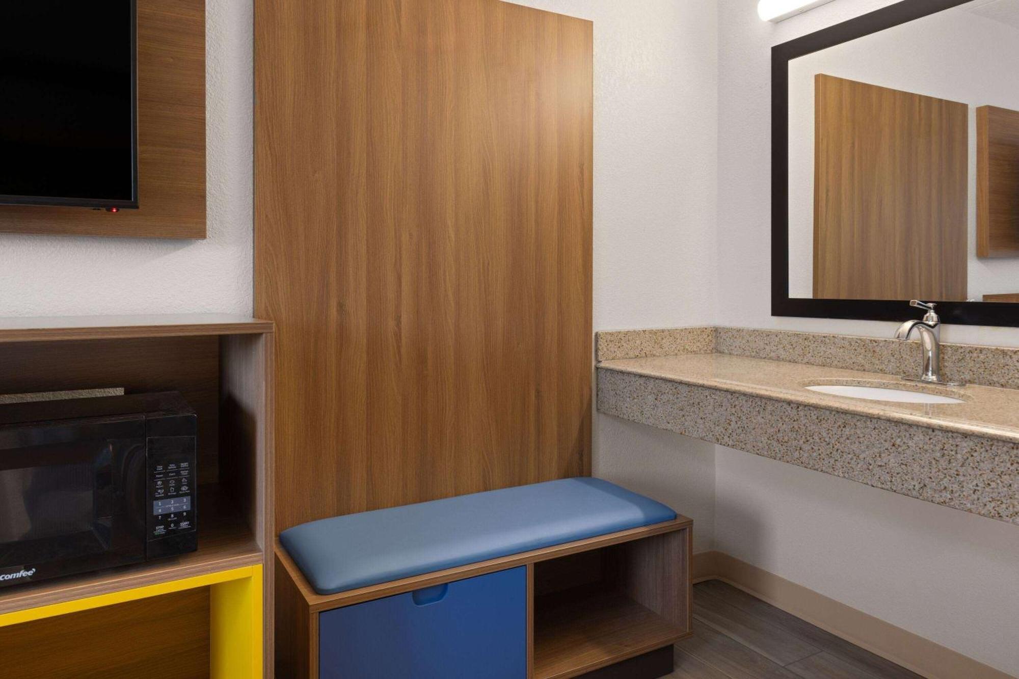 Day'S Inn & Suites By Wyndham Indianapolis Airport East Dış mekan fotoğraf