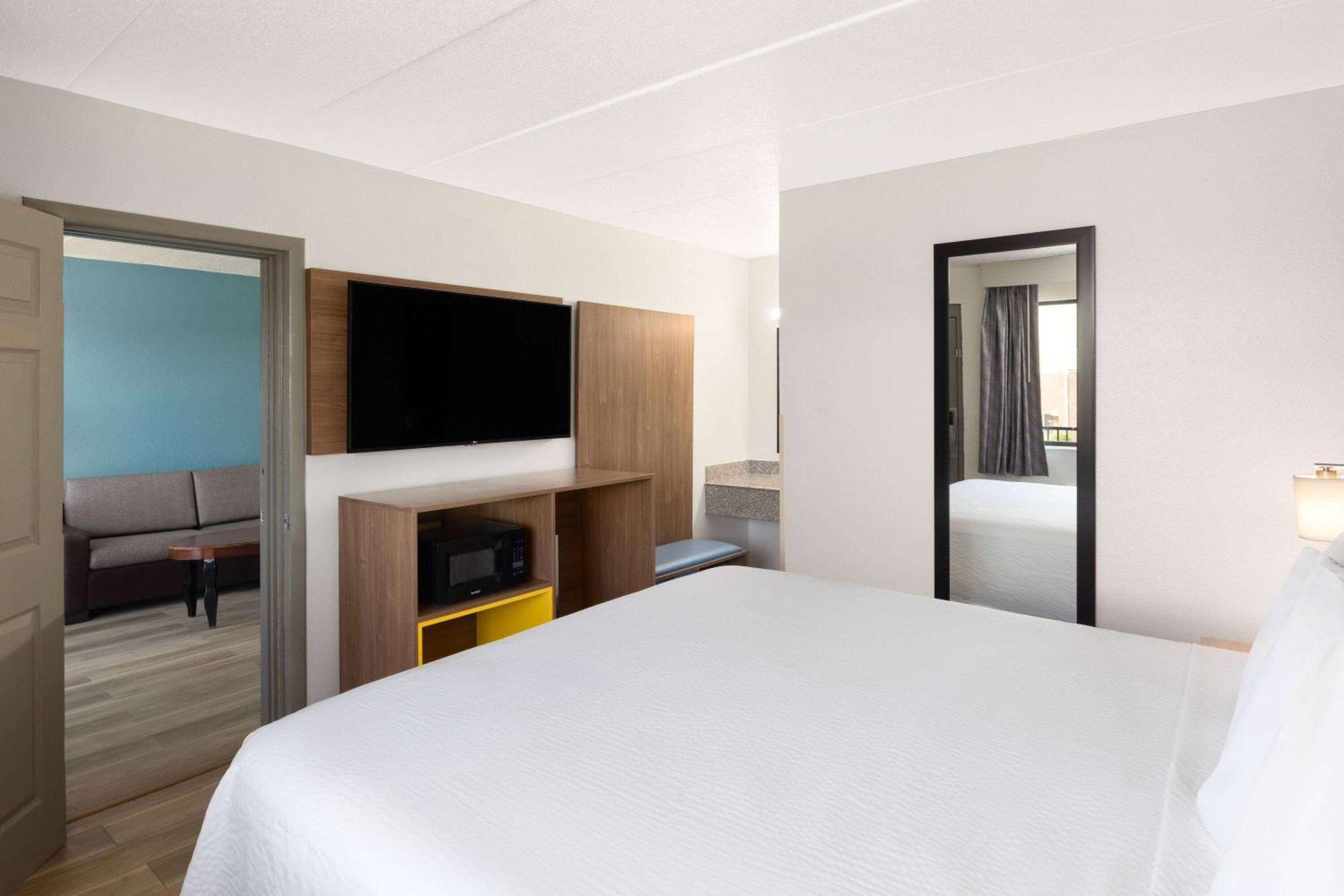 Day'S Inn & Suites By Wyndham Indianapolis Airport East Dış mekan fotoğraf