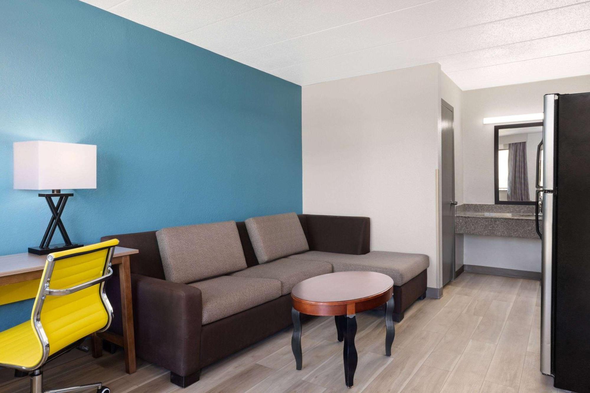 Day'S Inn & Suites By Wyndham Indianapolis Airport East Dış mekan fotoğraf