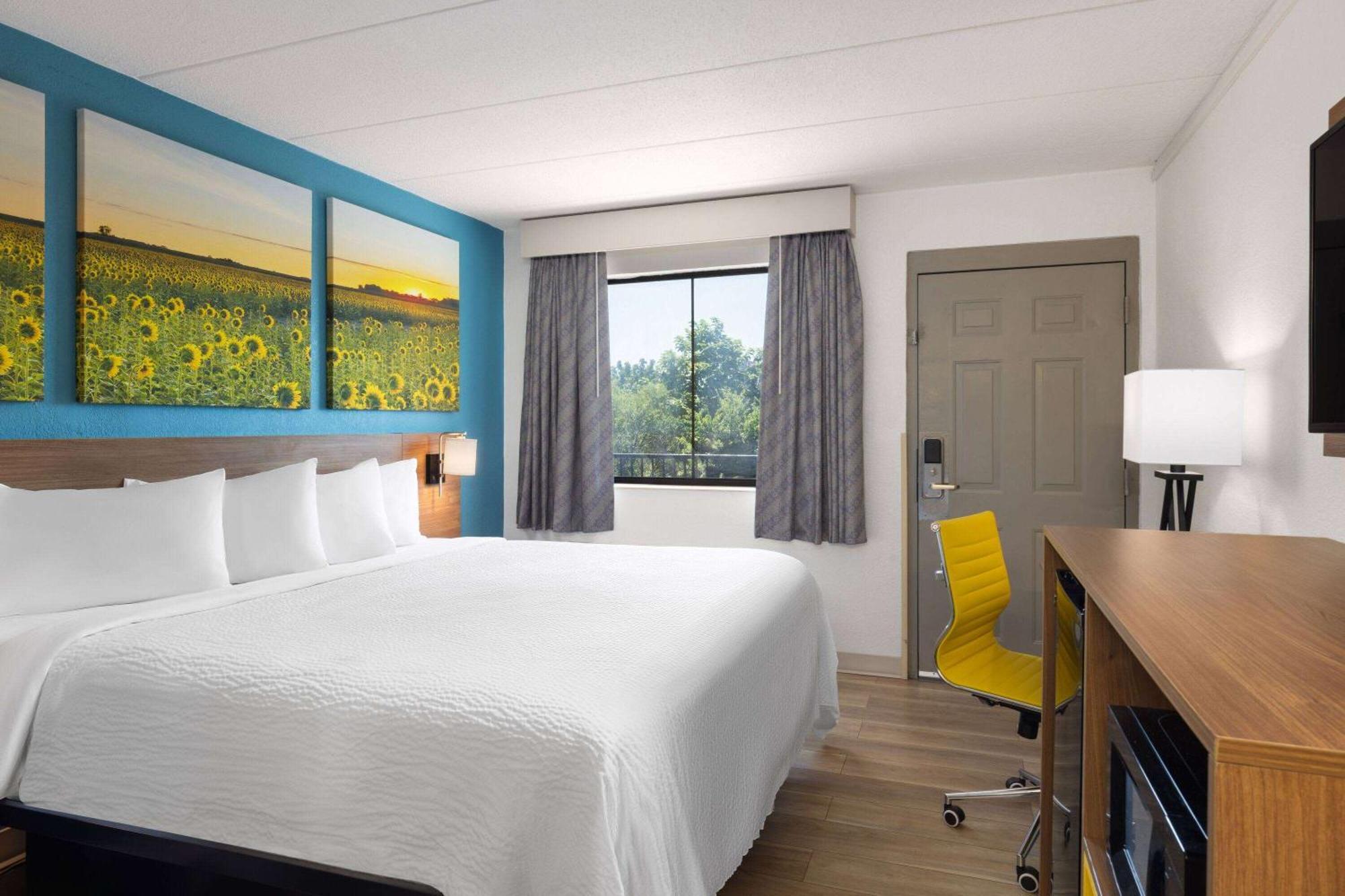 Day'S Inn & Suites By Wyndham Indianapolis Airport East Dış mekan fotoğraf