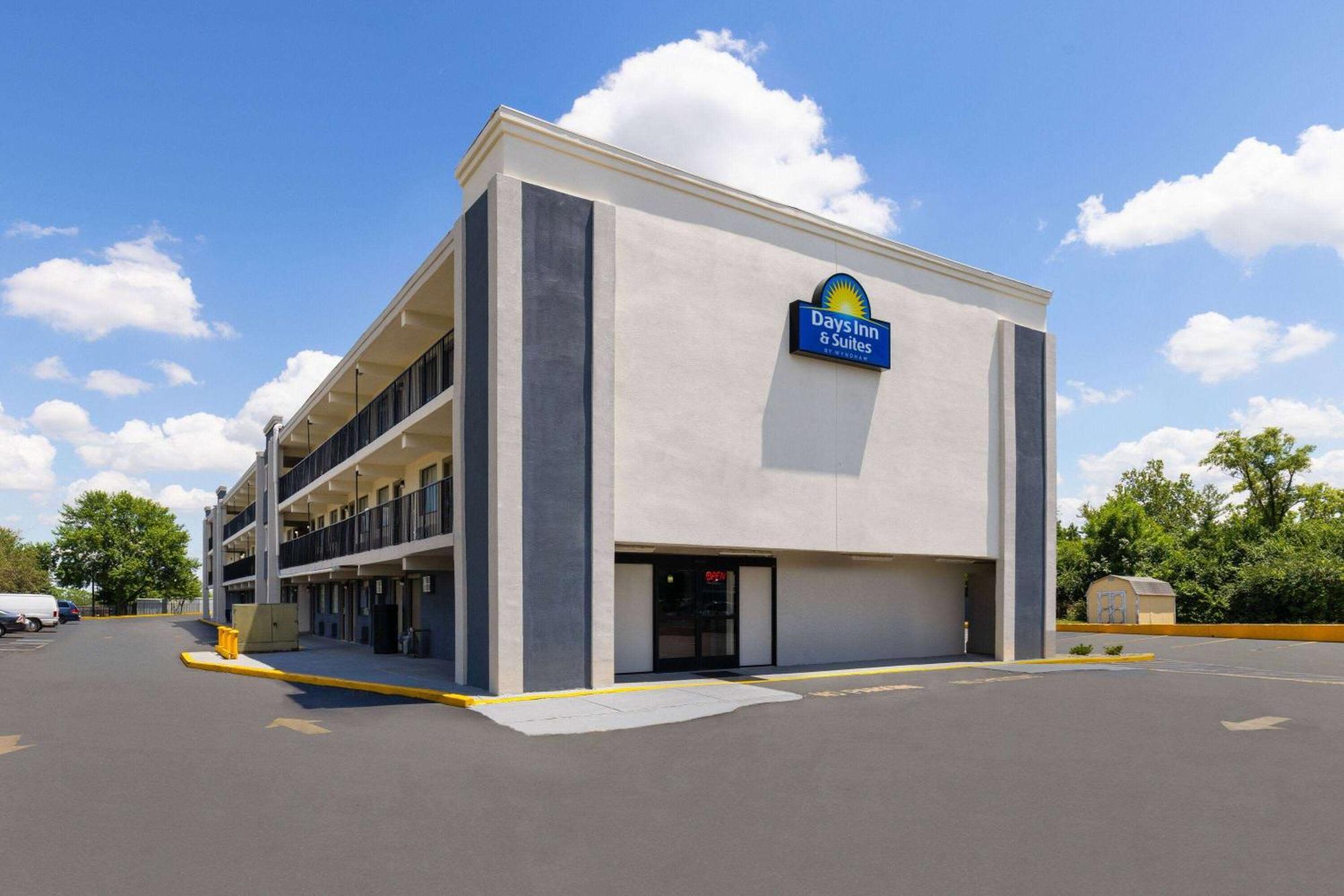 Day'S Inn & Suites By Wyndham Indianapolis Airport East Dış mekan fotoğraf